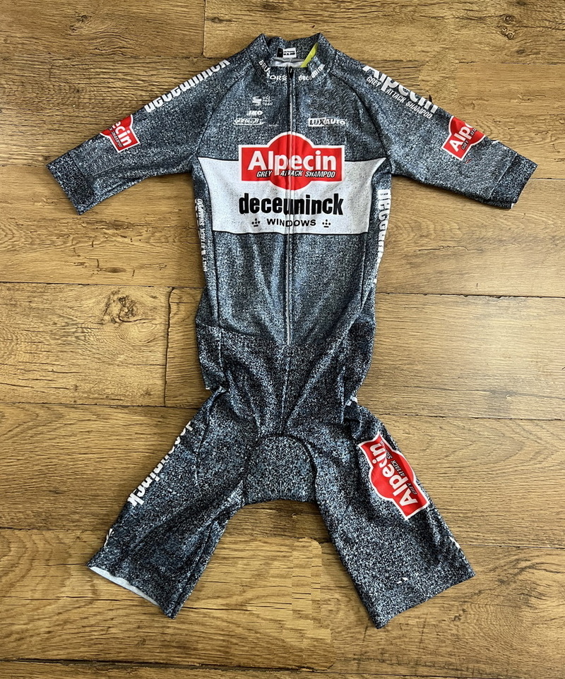 Traje de corte láser 2025 Alpe - Summer Clothing Material reseña y precio